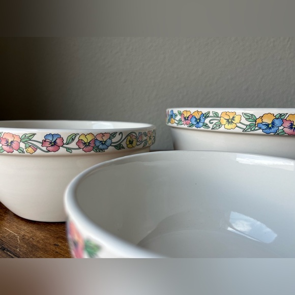 Nishiwaki Japan Nesting Bowls with floral Rim design Set of 3 - Picture 10 of 10
